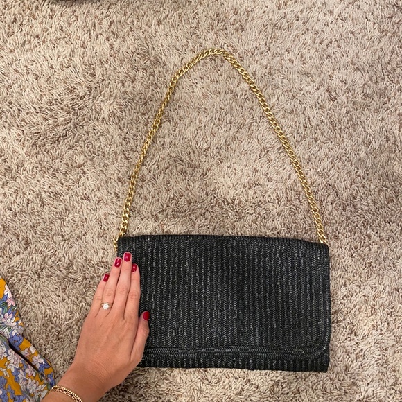 Wicker and gold chain strap purse - Picture 2 of 3